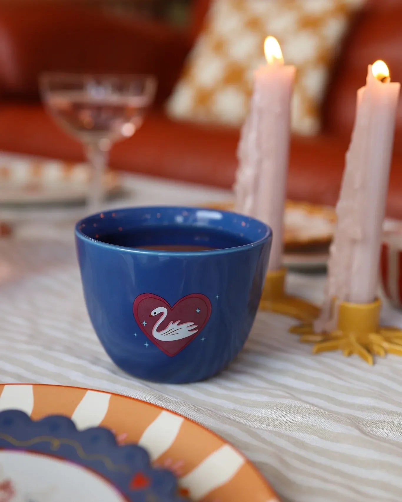 All the Luck in the World - Becher (300 ml) • Night Blue Swan - ROSA ECK