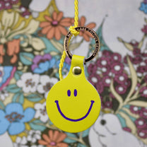 Ark Colour Design - FEELING LUSH Smiley Schlüsselanhänger • Neongrün - ROSA ECK