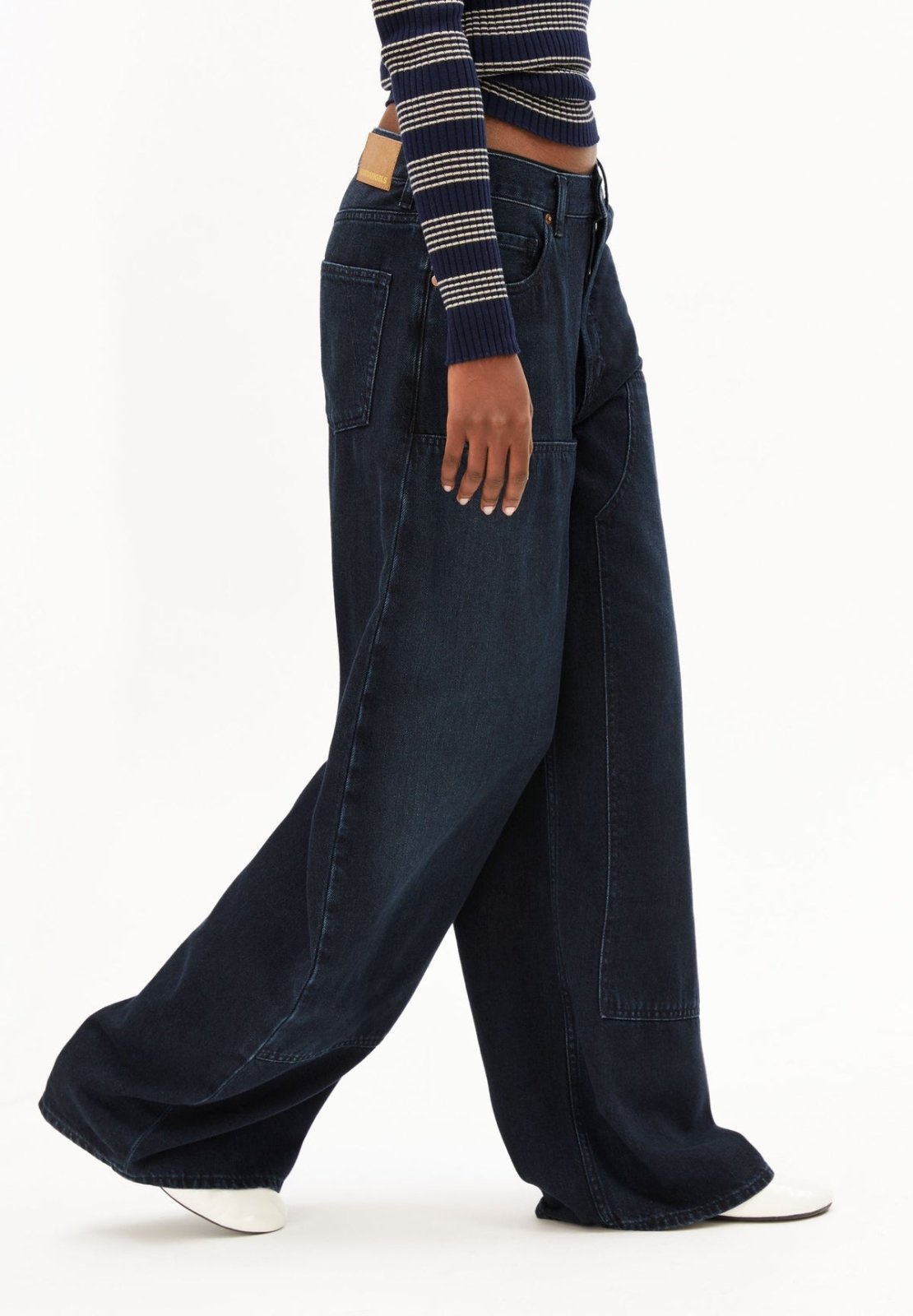 ARMEDANGELS - AALTHEA Barrel Jeans • fluid ink - ROSA ECK