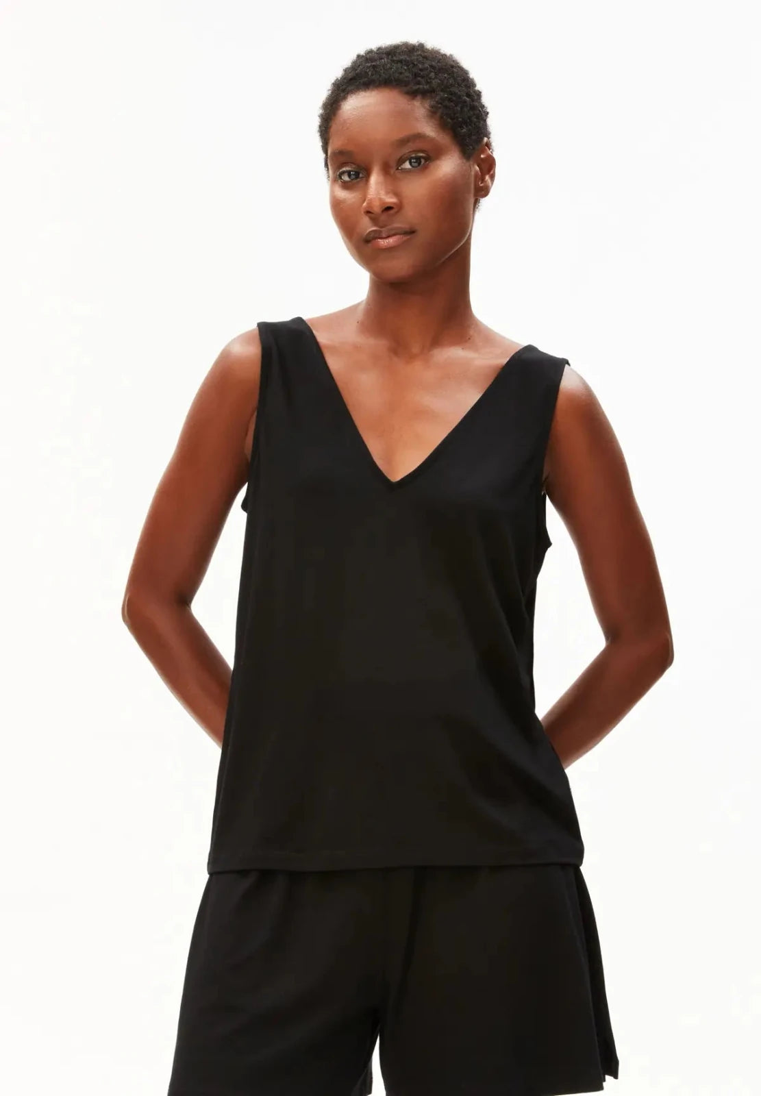 ARMEDANGELS - Jersey Top mit V - Ausschnitt • black - ROSA ECK