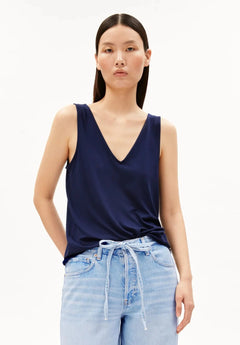 ARMEDANGELS - Jersey Top mit V - Ausschnitt • tinted navy - ROSA ECK