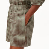 ARMEDANGELS - Kariert Shorts aus Seersucker • foam - dried palm - ROSA ECK