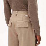 ARMEDANGELS - Weite Chinohose aus Bio - Baumwollmix • true camel - Hose - ROSA ECK