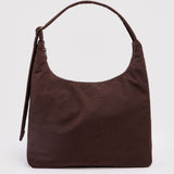 Schultertasche aus Nylon in Kaffeebraun von BAGGU, Frontalansicht