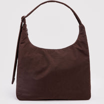 Schultertasche aus Nylon in Kaffeebraun von BAGGU, Frontalansicht