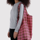 BAGGU - BIG BAGGU Große Einkaufstasche • Azalea Pink Tartan - ROSA ECK