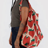 BAGGU - BIG BAGGU Große Einkaufstasche • Strawberry - Tasche - ROSA ECK