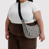 BAGGU - Medium Nylon Crescent Bag Umhängetasche • Black and Cream Gingham - ROSA ECK