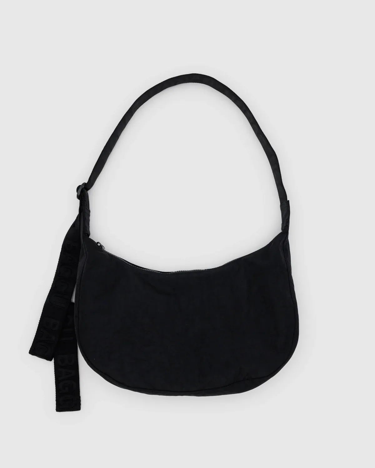 BAGGU - Medium Nylon Crescent Bag Umhängetasche • Black - ROSA ECK