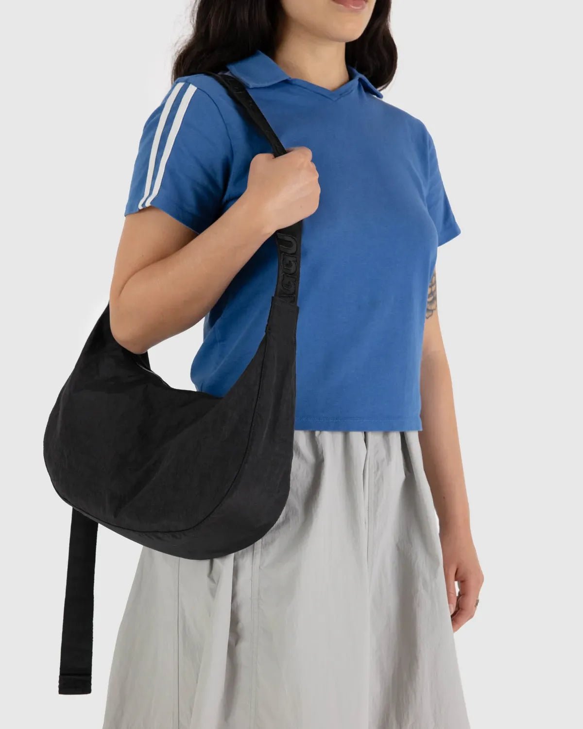 BAGGU - Medium Nylon Crescent Bag Umhängetasche • Black - ROSA ECK