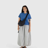 BAGGU - Medium Nylon Crescent Bag Umhängetasche • Black - ROSA ECK