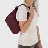 BAGGU - MINI NYLON SHOULDER BAG Schultertasche • Mahogany - Schultertasche - ROSA ECK