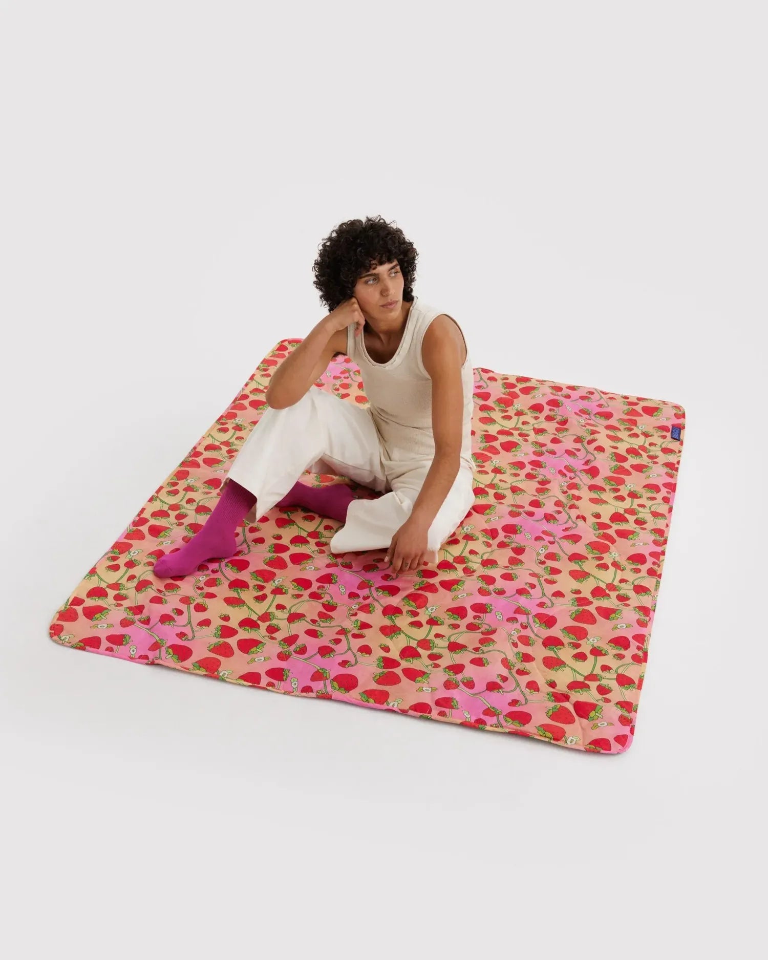 BAGGU - Picknickdecke • Strawberry Blossom - ROSA ECK
