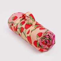 BAGGU - Picknickdecke • Strawberry Blossom - ROSA ECK