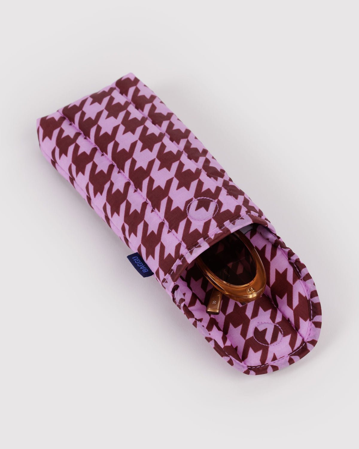 BAGGU - PUFFY Brillenetui • Pink Houndstooth - ROSA ECK