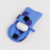 BAGGU - PUFFY Kopfhörer-Etui • Blue Polka Dot - ROSA ECK
