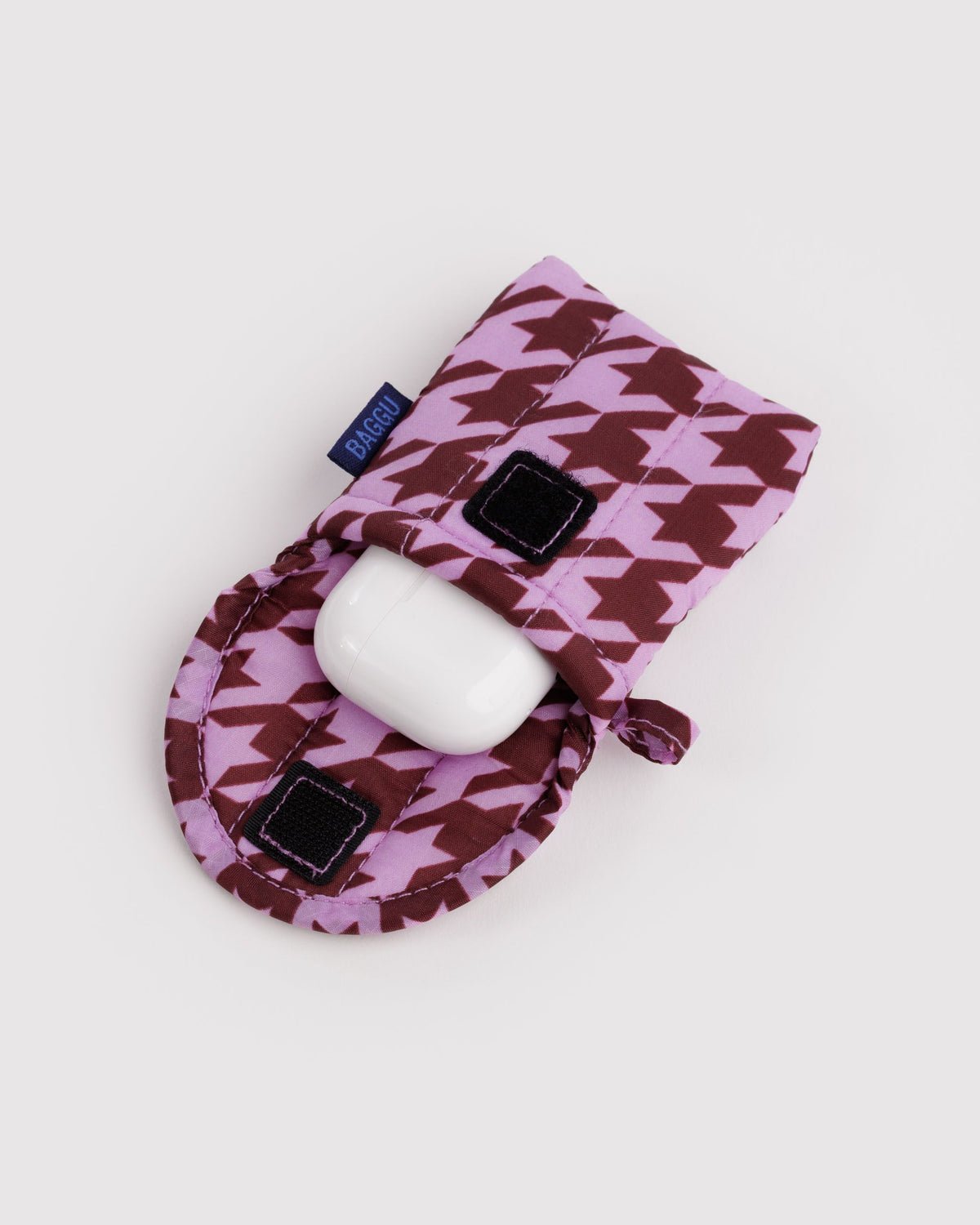 BAGGU - PUFFY Kopfhörer-Etui • Pink Houndstooth - ROSA ECK