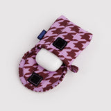 BAGGU - PUFFY Kopfhörer-Etui • Pink Houndstooth - ROSA ECK