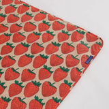 BAGGU - PUFFY PICNIC BLANKET Picknickdecke | Strawberry - ROSA ECK - Erdbeeren, ,