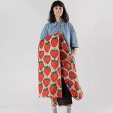 BAGGU - PUFFY PICNIC BLANKET Picknickdecke | Strawberry - ROSA ECK - Erdbeeren, ,