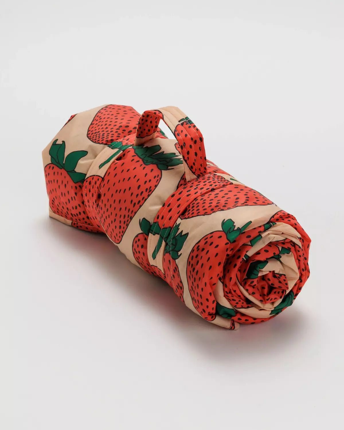 BAGGU - PUFFY PICNIC BLANKET Picknickdecke | Strawberry - ROSA ECK - Erdbeeren, ,