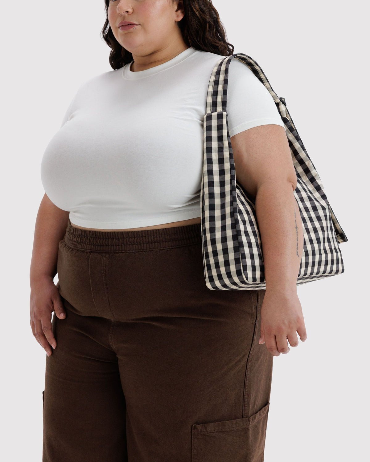 BAGGU - Schultertasche aus Nylon • Black and Cream Gingham - ROSA ECK