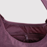 BAGGU - Schultertasche aus Nylon • Wild Plum - ROSA ECK