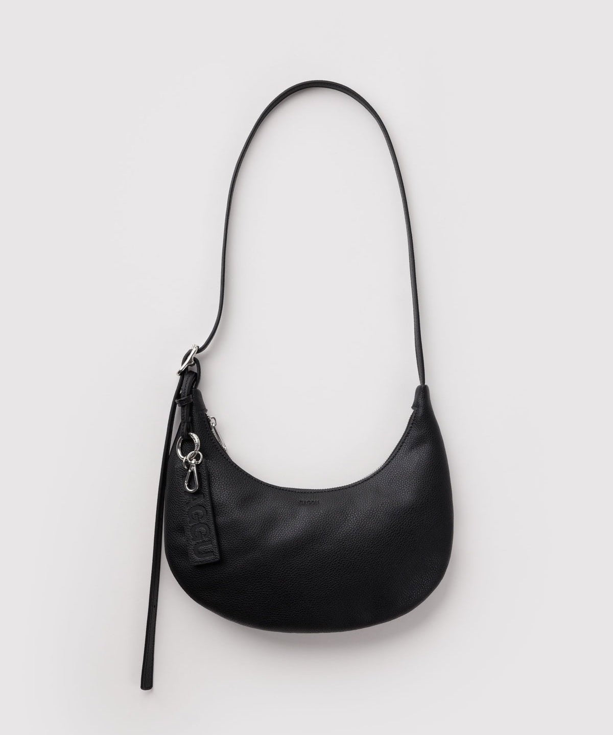BAGGU - Small Flat Crescent Umhängetasche aus recyceltem Leder • Black - ROSA ECK
