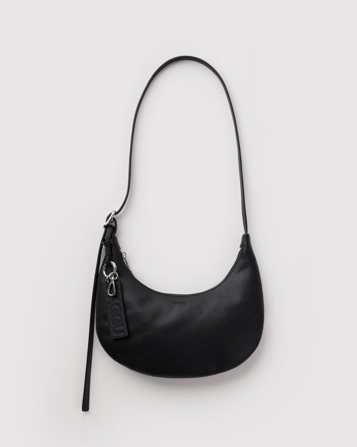 BAGGU - Small Flat Crescent Umhängetasche aus recyceltem Leder • Black - ROSA ECK