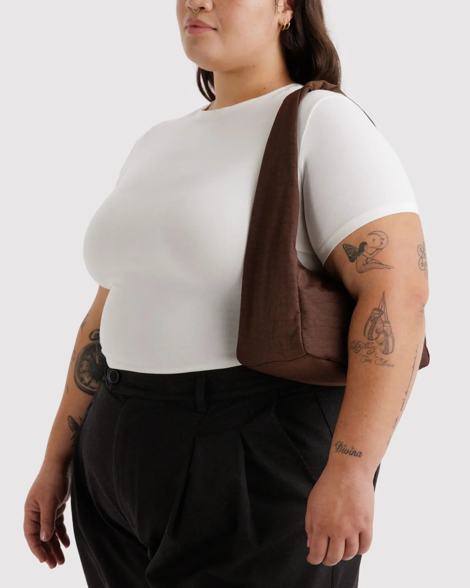 BAGGU - Small Nylon Meringue Bag Schultertasche • Coffee - ROSA ECK