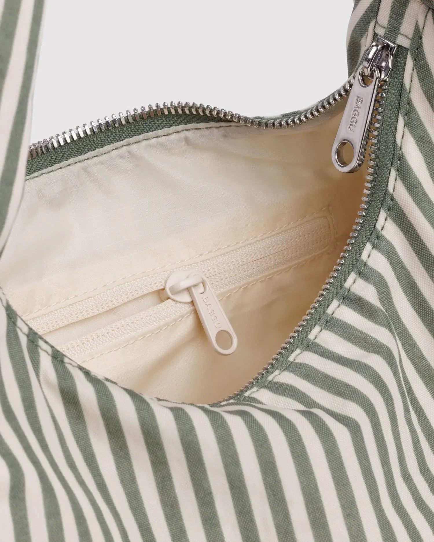 BAGGU - Small Nylon Meringue Bag Schultertasche • Sage Stripe - ROSA ECK