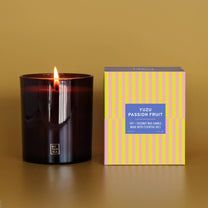 BOTANICA - ESSENTIALS Duftkerze • Yuzu + Passion Fruit - ROSA ECK