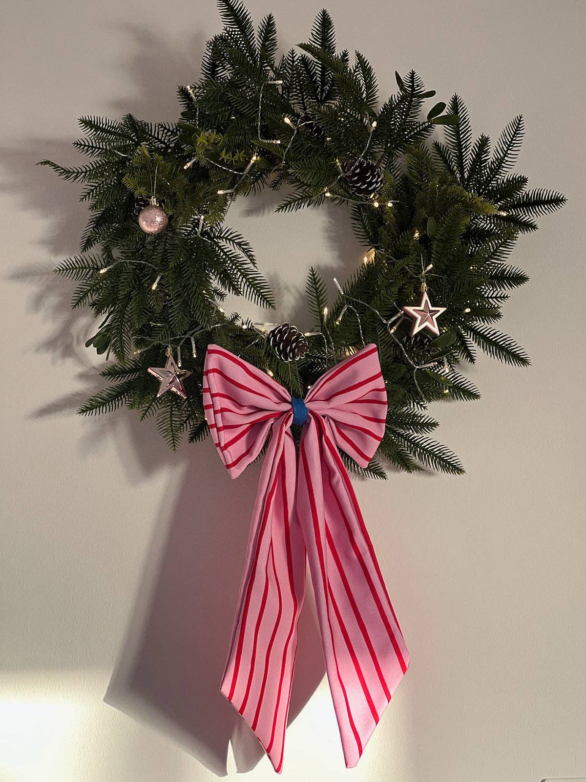 coopz - Weihnachtsschleife zum Aufhängen • Streifen Pink/Rot - Dekoration - ROSA ECK