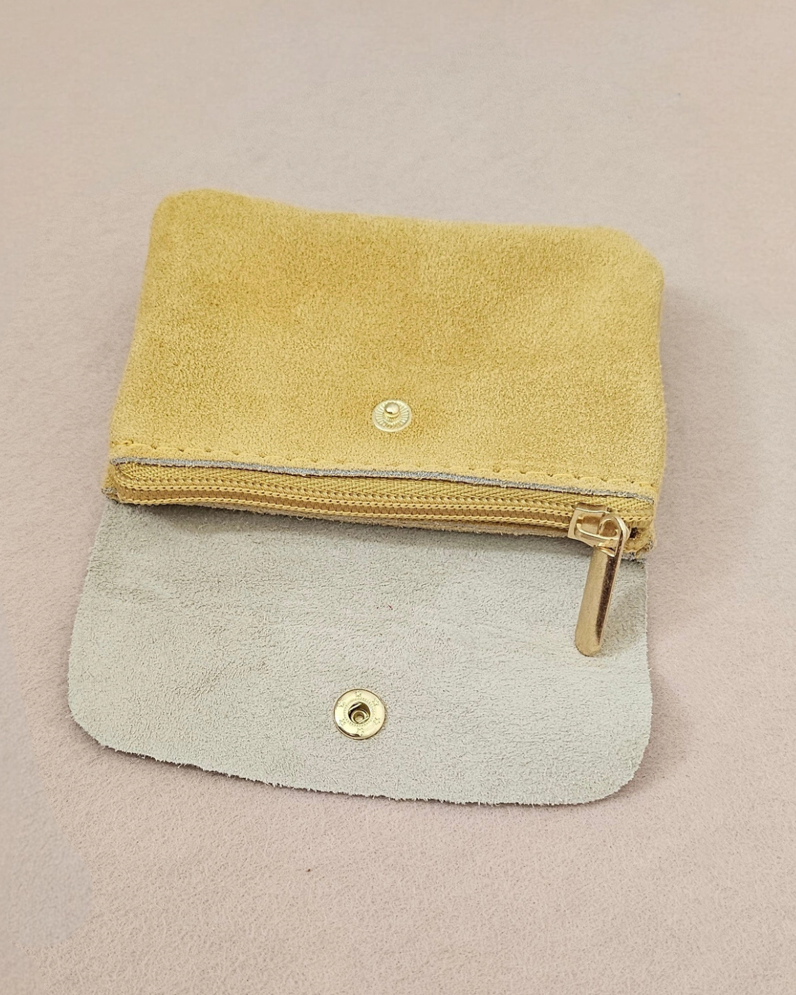 Geldbeutel in Wildleder-Optik • Camel
