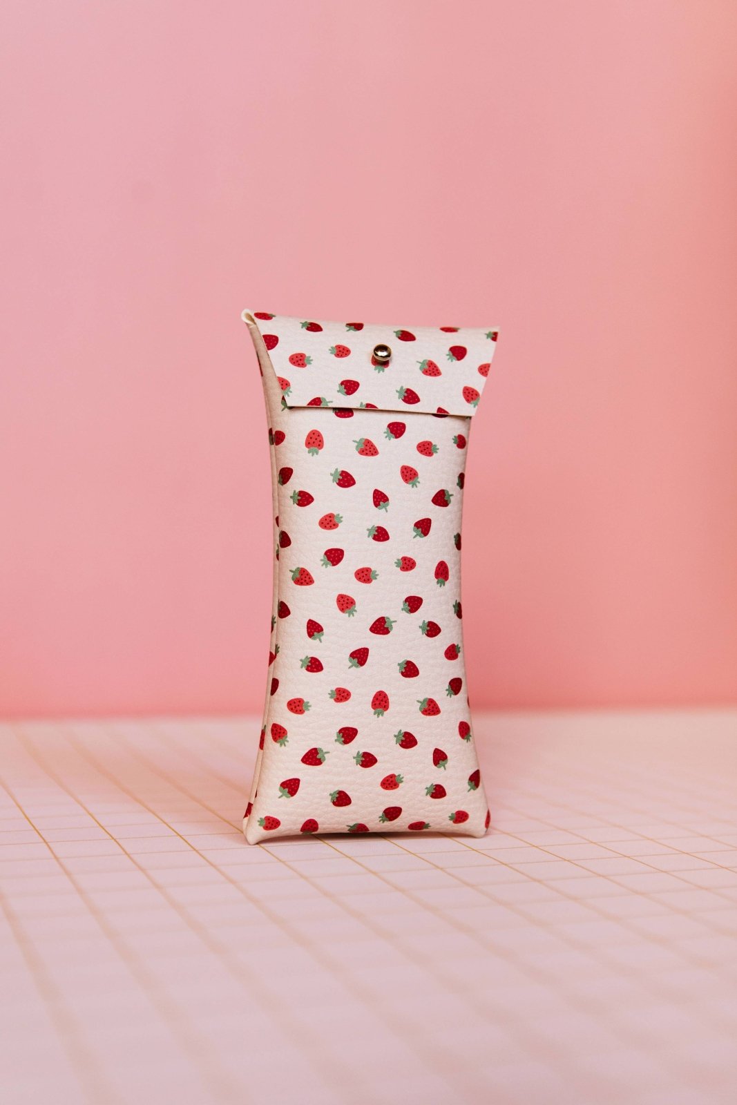 ECKE - FRESAS Brillen - Etui • Erdbeere - Nude - Brillen - Etui - ROSA ECK Concept Store
