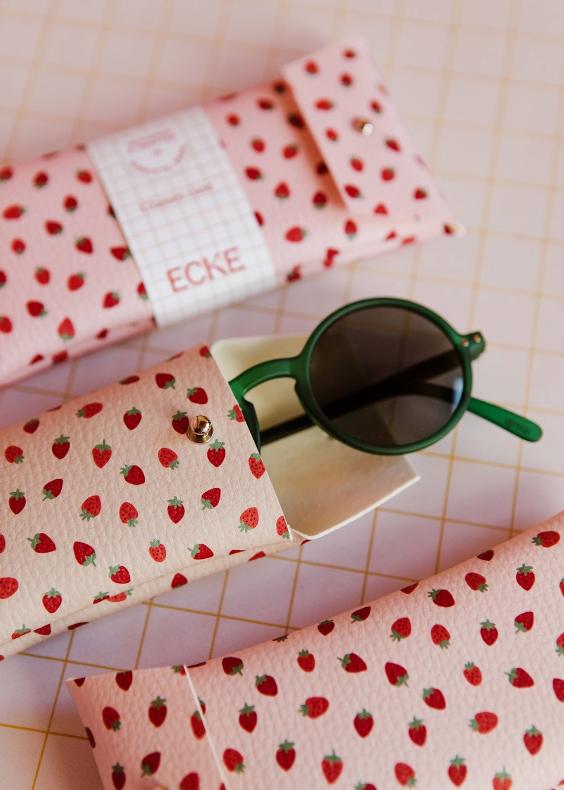 ECKE - FRESAS Brillen - Etui • Erdbeere - Nude - Brillen - Etui - ROSA ECK Concept Store