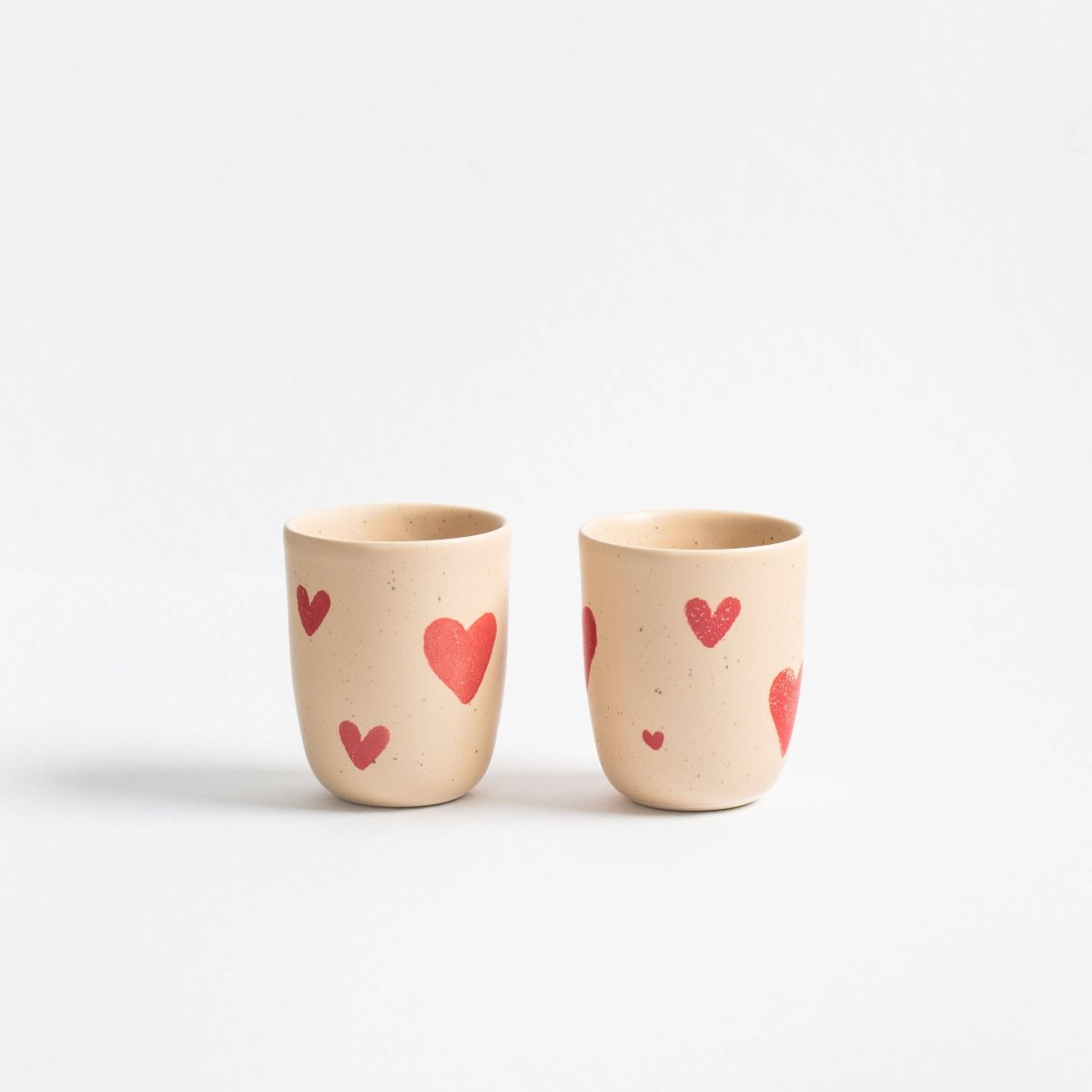 Egg Back Home - COZY HEARTS Becher (220 ml) - Kaffee - und Teetasse - ROSA ECK Concept Store