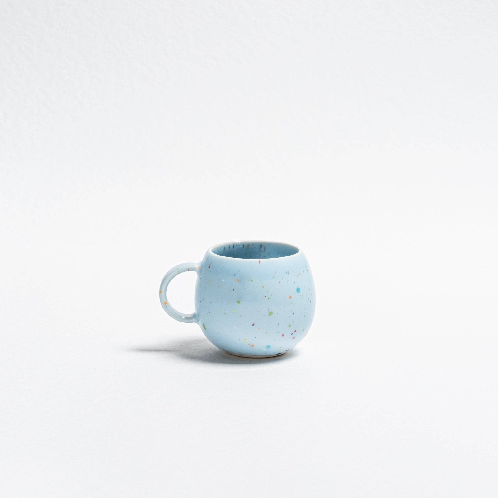 Egg Back Home - NEW PARTY Runde Tasse (250 ml) • Soft Blue - ROSA ECK