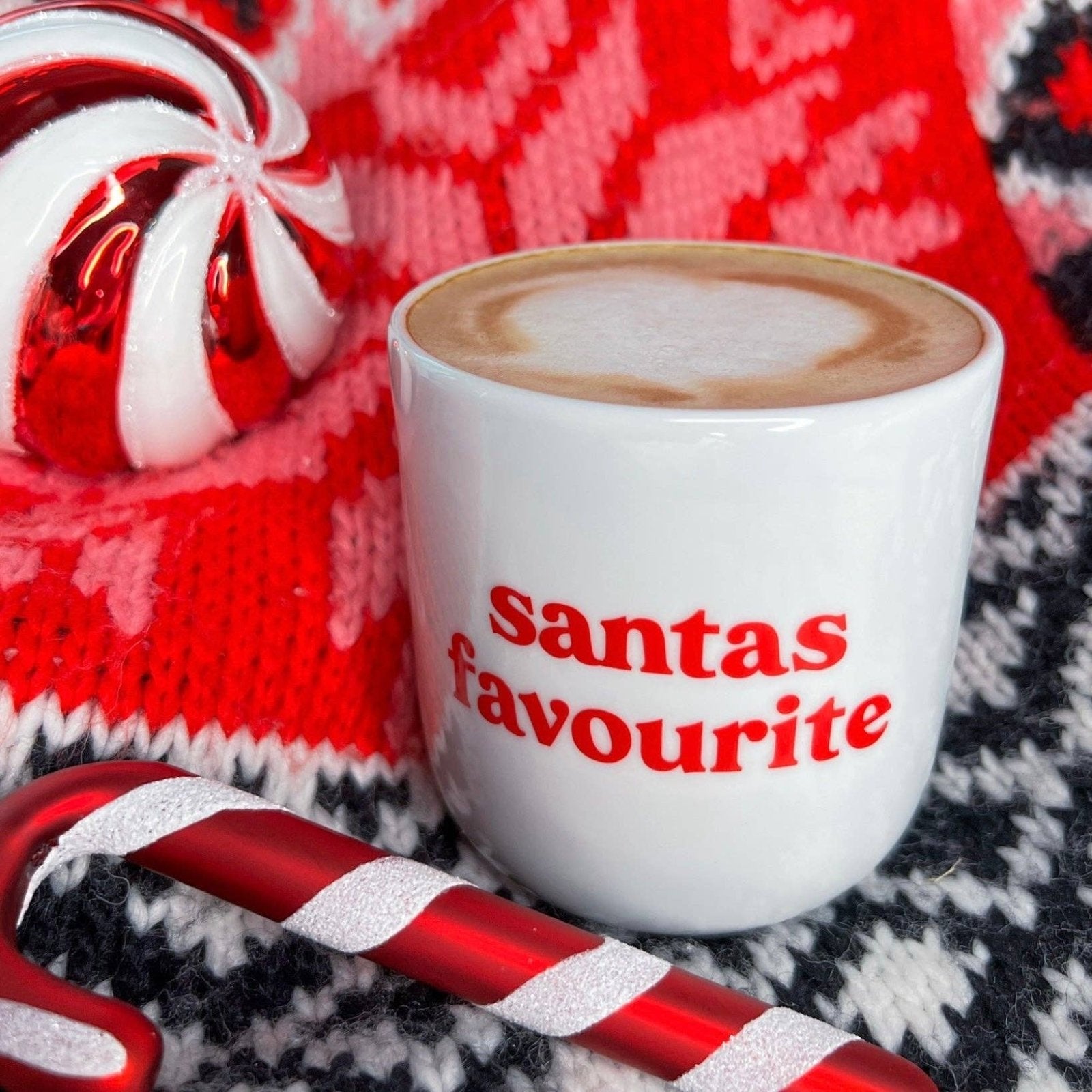 Frau Hansen - Becher Santa's Favourite - ROSA ECK