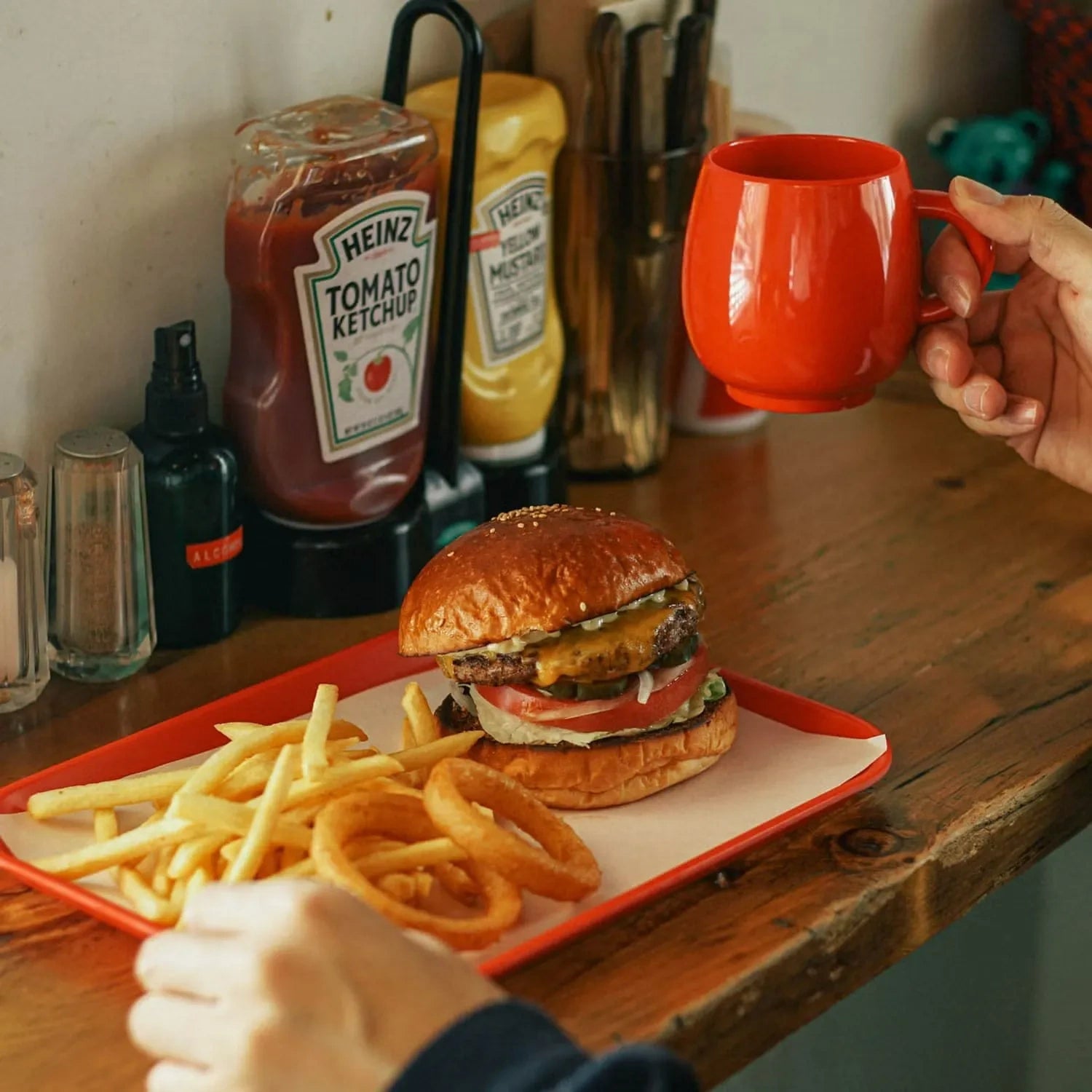 Hightide / Penco - Retro-Diner Tablett (M) • Red - ROSA ECK