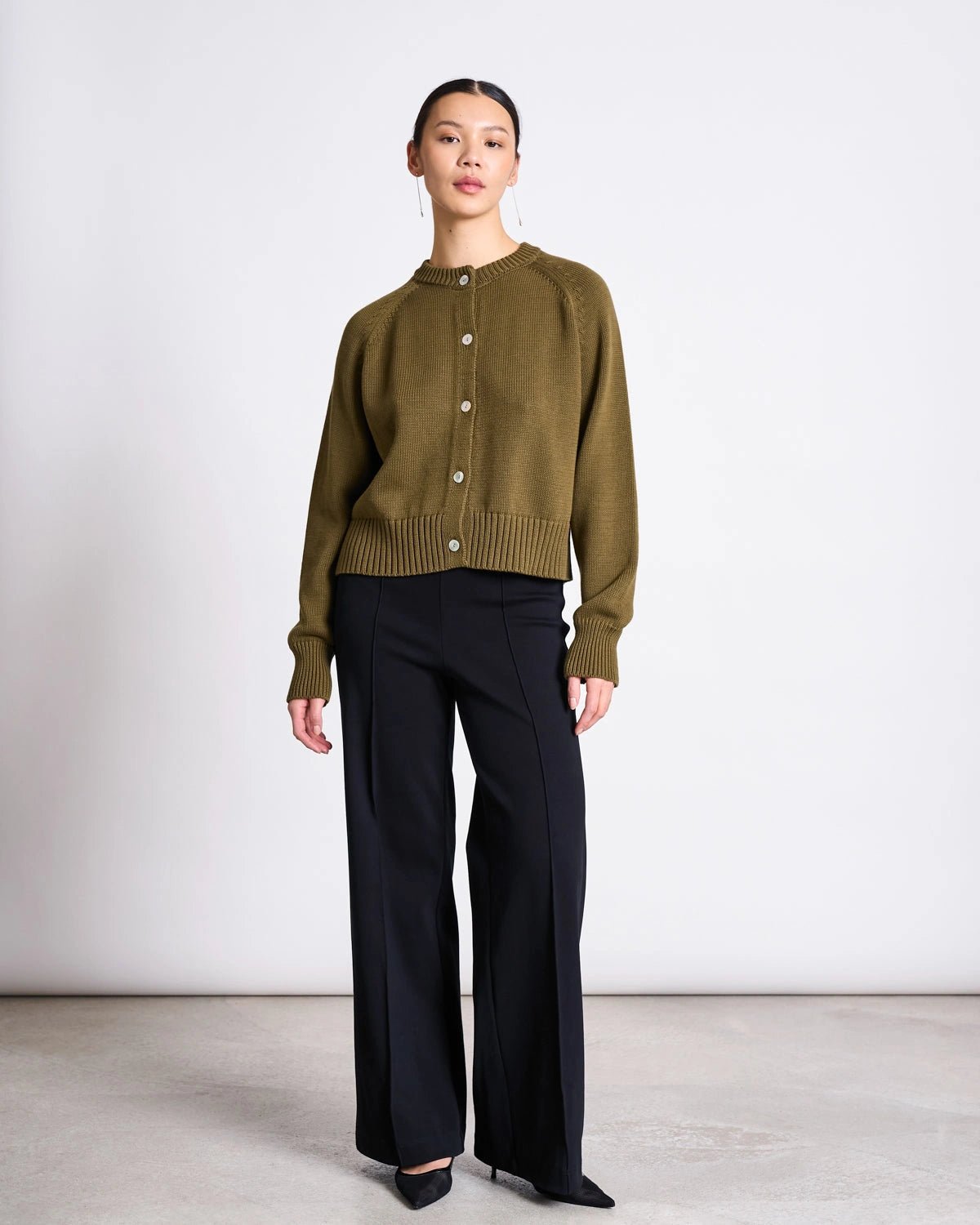 JAN 'N JUNE - SIVIA Strickjacke • Woody Olive - ROSA ECK