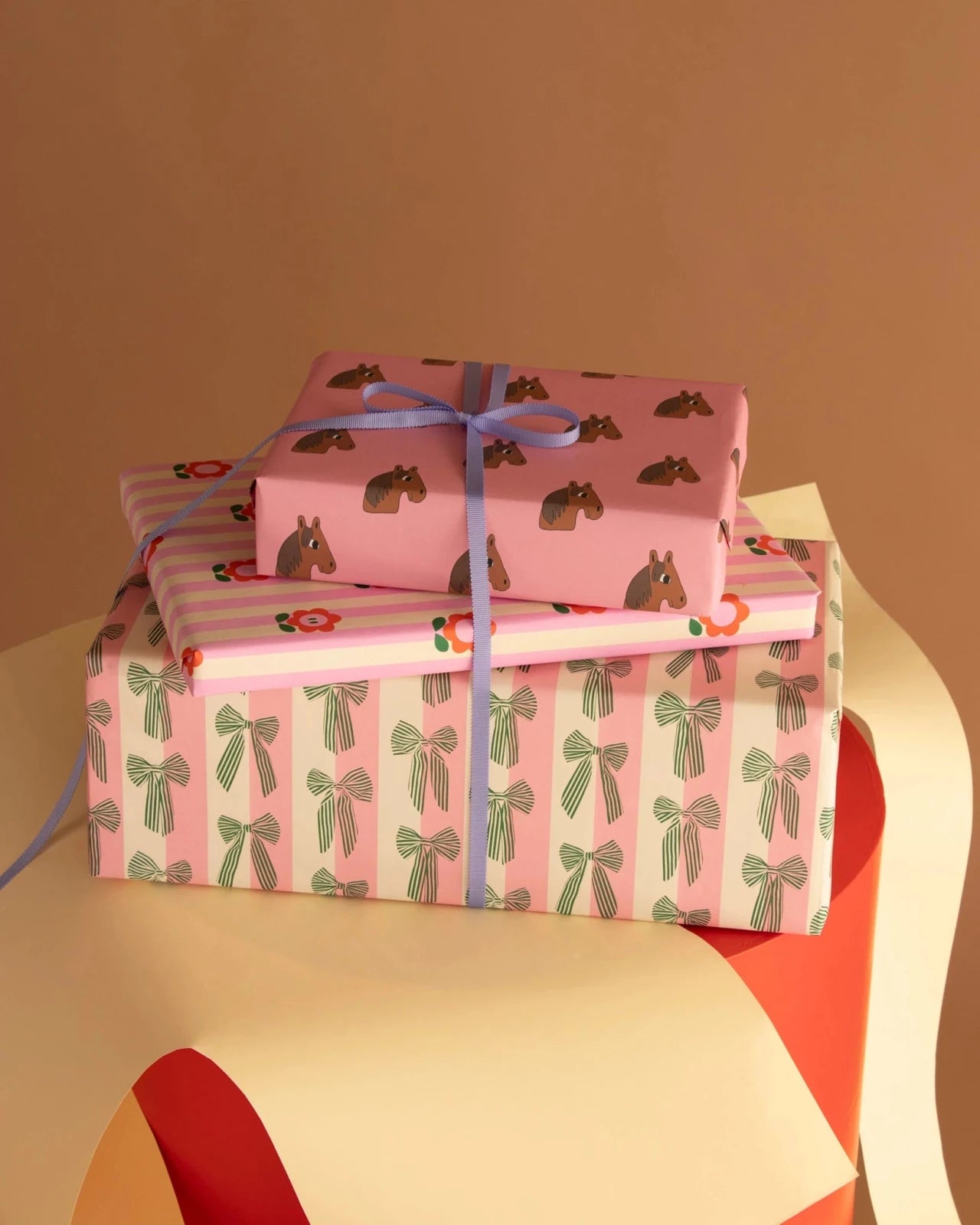 Kado Design - Geschenkpapier-Rolle • Pferde (Charlotte Janvier) - ROSA ECK