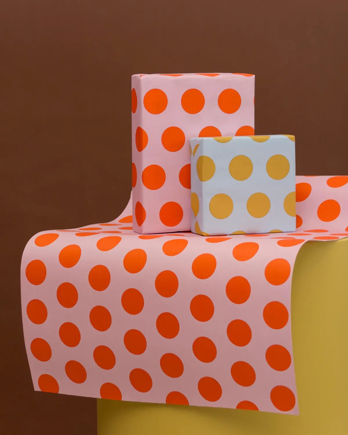 Kado Design - Geschenkpapier - Rolle • Pink/Orange gepunktet - ROSA ECK