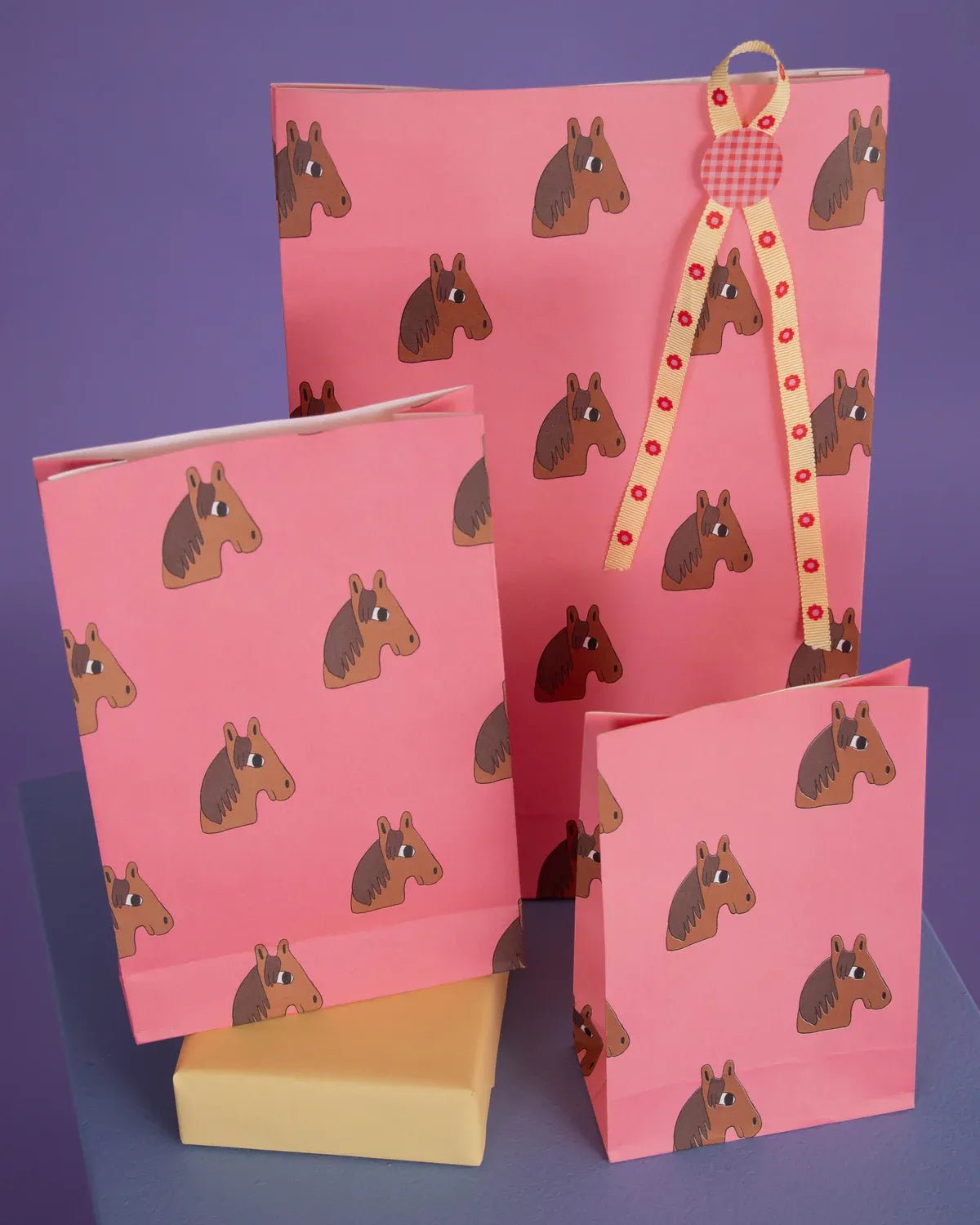 Kado Design - Geschenktüte mit Boden • Pferde (Charlotte Janvier) - ROSA ECK