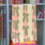 Kado Design - Geschenktüte mit Boden • Schleifen/Streifen Grün/Rosa - Geschenkverpackung - ROSA ECK
