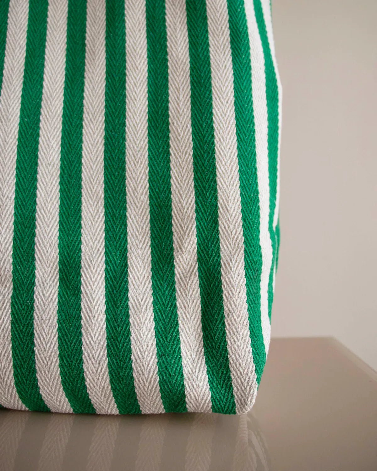 Kado Design - Gestreifte Tragetasche Natur | grass - ROSA ECK Concept Store