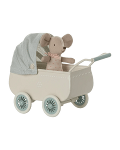 Maileg - Kinderwagen mit Babymaus | Minze - Spielzeug - ROSA ECK Concept Store