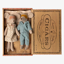 Maileg - Mama und Papa Mäuse in Zigarrenkiste - ROSA ECK
