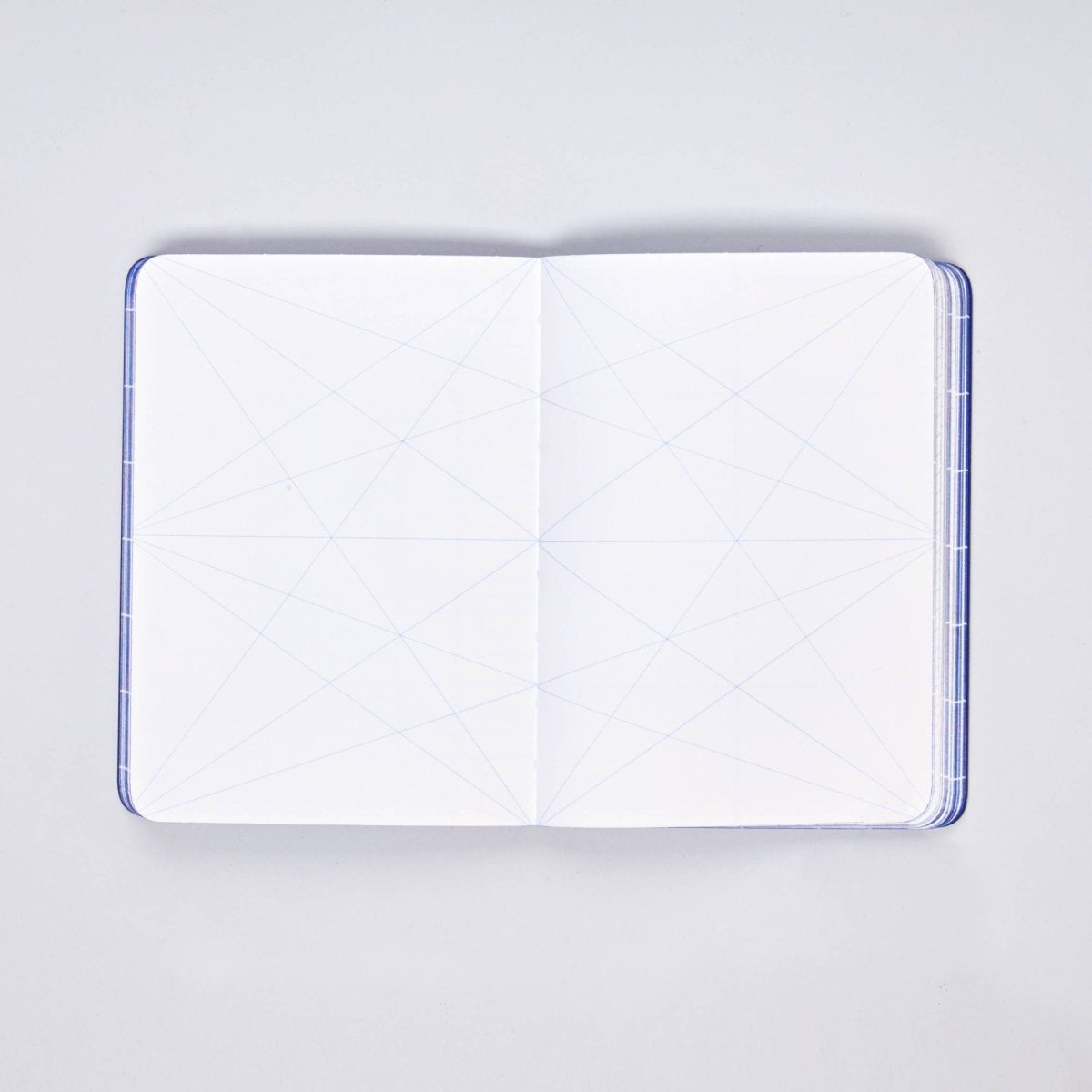 nuuna - BREAK THE GRID Notebook (A6+) Blau - ROSA ECK - Blau, Papier, S