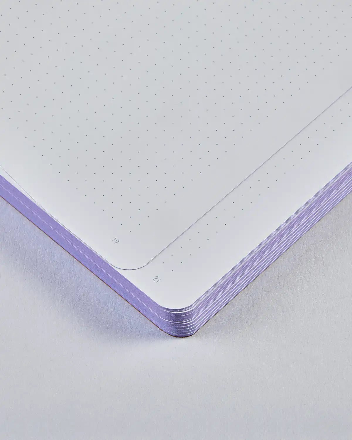 nuuna - COLOUR CLASH Notebook L | Trance Lila - Notizbuch - ROSA ECK Concept Store